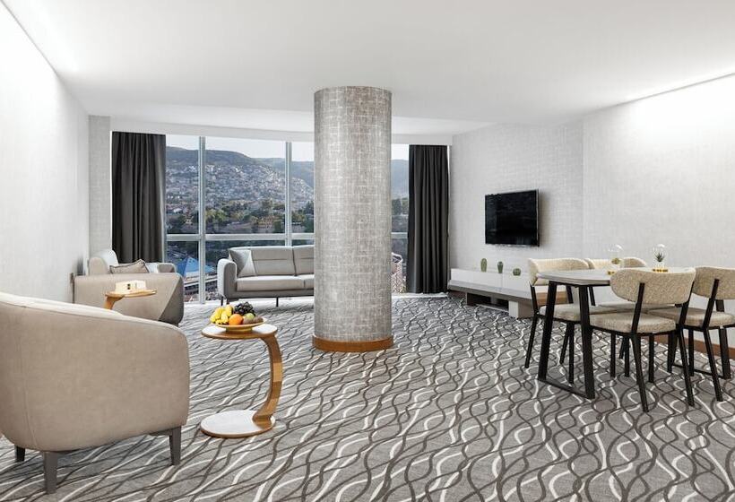 Lilium Hotel & Suites