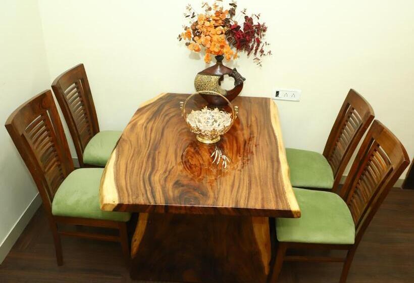 Mani Hotel And Restaurant