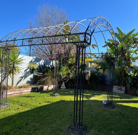 پانسیون Cozy Private Room With Secured Yard Pet Friendly