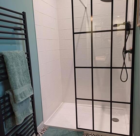 پانسیون Crescent House