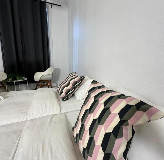 פנסיון Legenda Suites