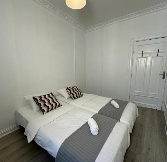 פנסיון Legenda Suites