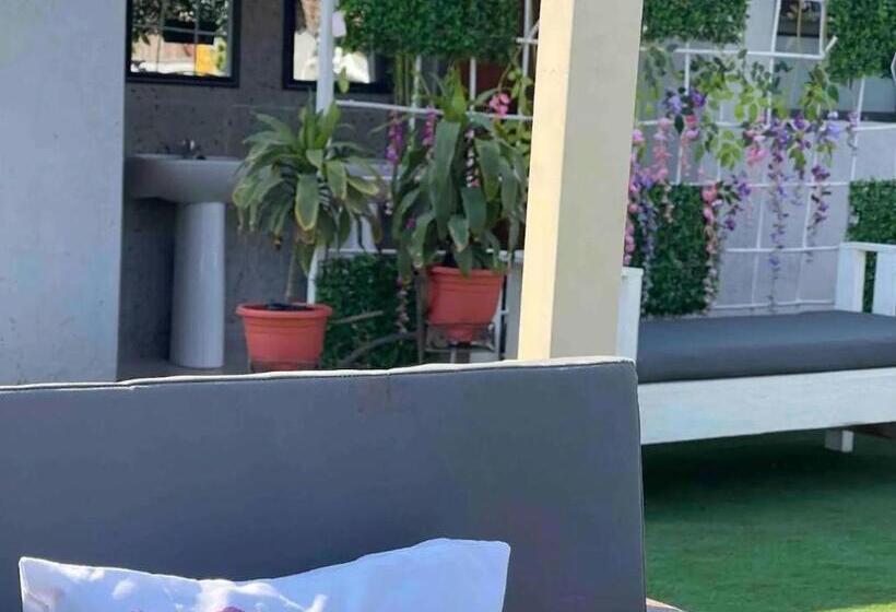 بنسيون Monet Guesthouse