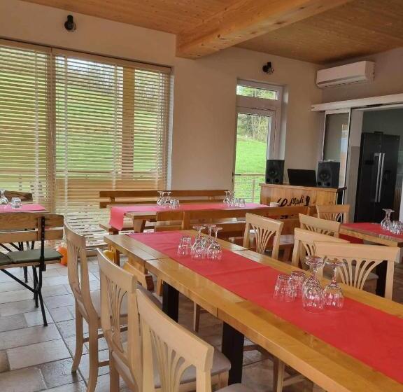 پانسیون Resort Pri Hrastu