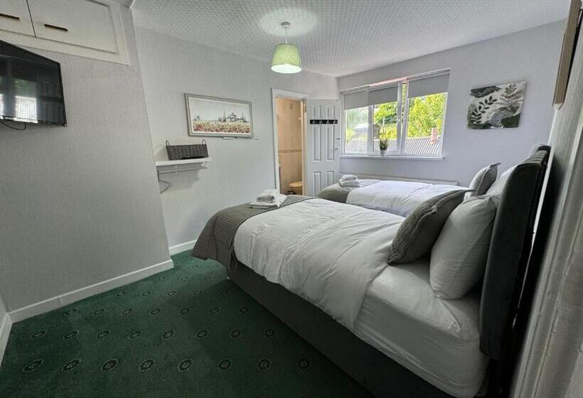 پانسیون Riverside House