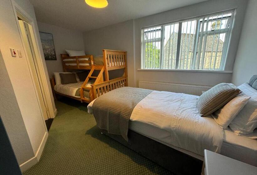 پانسیون Riverside House