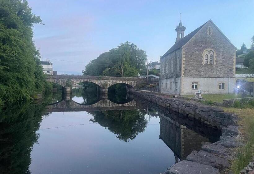 پانسیون Riverside House