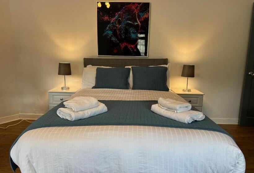 پانسیون Riverside House