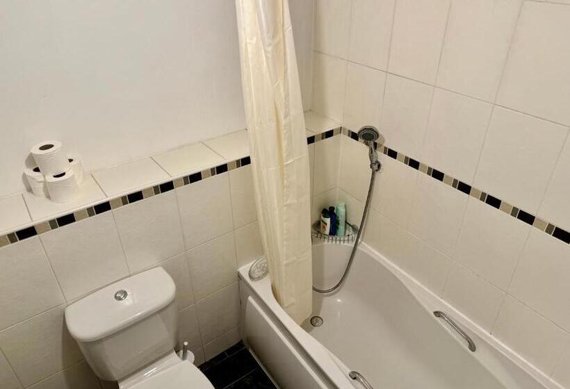 膳宿费 The Red Suites