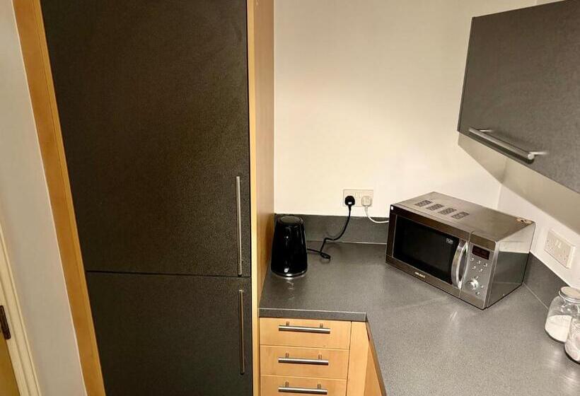 膳宿费 The Red Suites