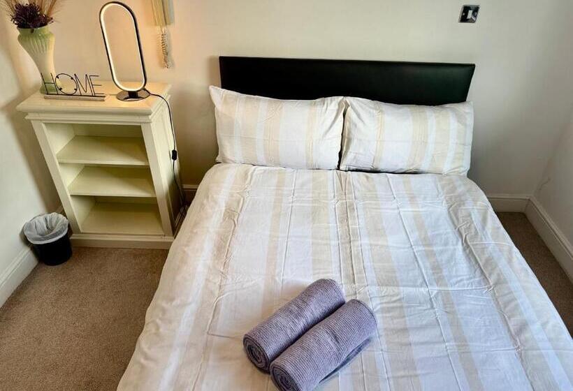 膳宿费 The Red Suites