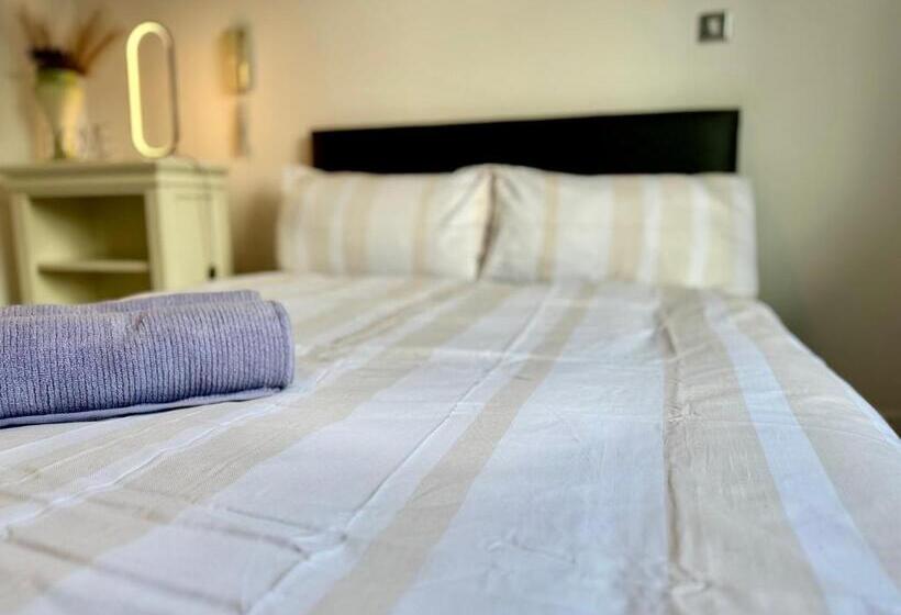 膳宿费 The Red Suites