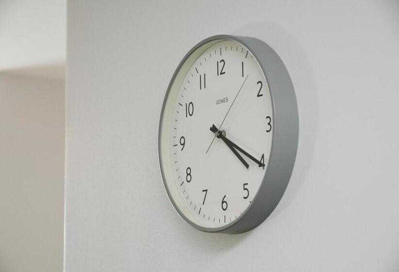 پانسیون The Righ