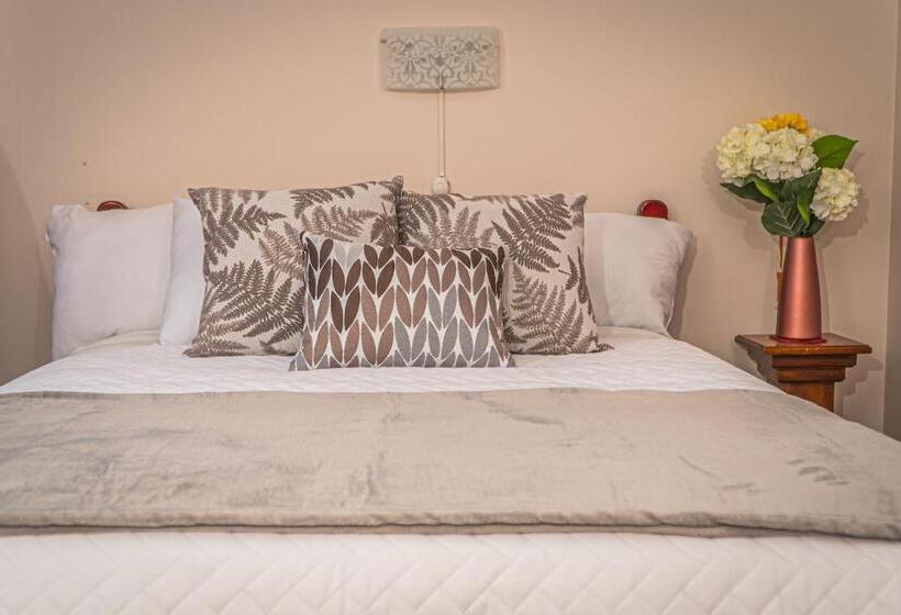 Pension Ukuku Hostel