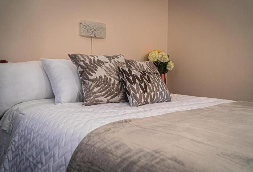 Pension Ukuku Hostel