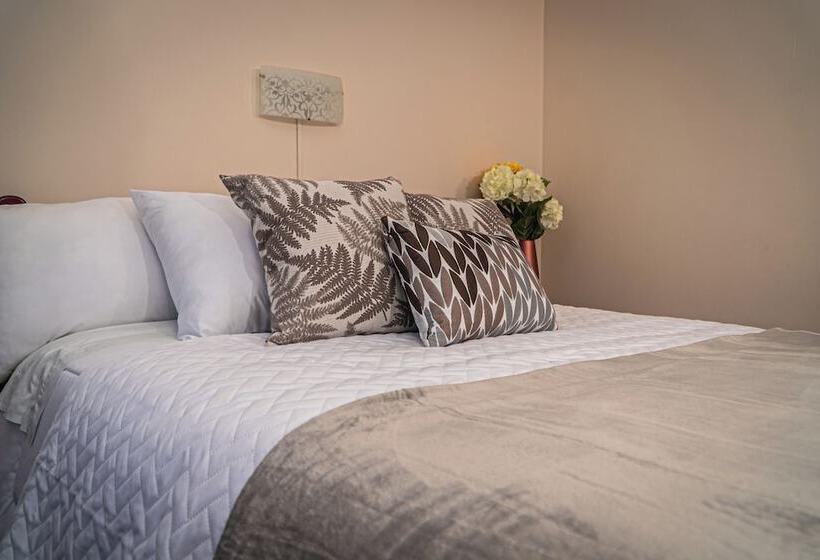 Pension Ukuku Hostel