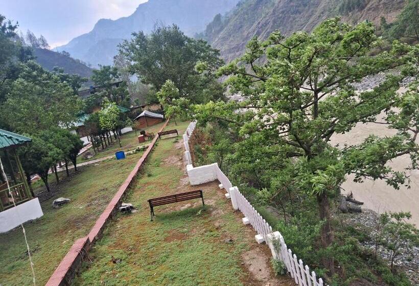 Resort अरण्यम बैम्बो रिसॉर्ट