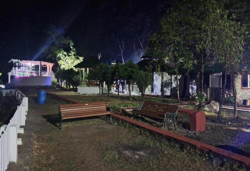 Resort अरण्यम बैम्बो रिसॉर्ट