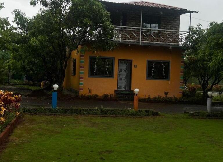 אתר נופש Komal Farm House Karjat
