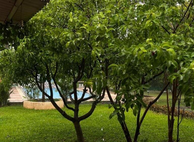 אתר נופש Komal Farm House Karjat