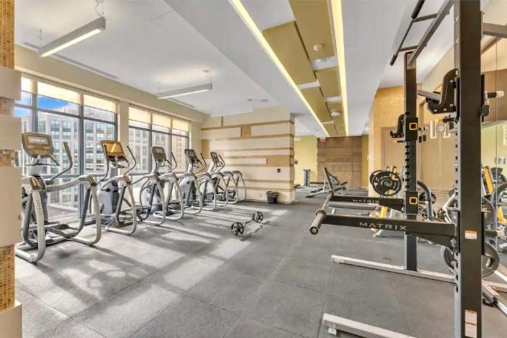 Executive Suite Lakeview Free Parking