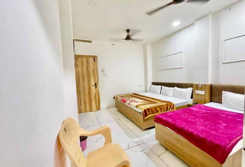 酒店 Sv Palace ! Ujjain ! होटल एसवी पैलेस ஹோட்டல் Sv பேலஸ் హోటల్ Sv ప్యాలెస్ Fully Air Conditioned