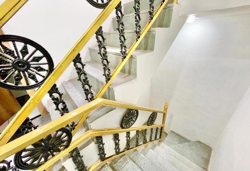 酒店 Sv Palace ! Ujjain ! होटल एसवी पैलेस ஹோட்டல் Sv பேலஸ் హోటల్ Sv ప్యాలెస్ Fully Air Conditioned