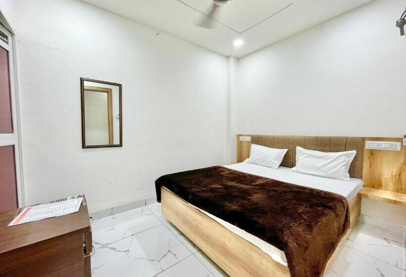 酒店 Sv Palace ! Ujjain ! होटल एसवी पैलेस ஹோட்டல் Sv பேலஸ் హోటల్ Sv ప్యాలెస్ Fully Air Conditioned