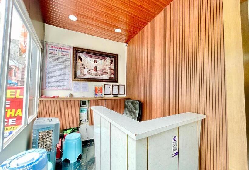 酒店 Sv Palace ! Ujjain ! होटल एसवी पैलेस ஹோட்டல் Sv பேலஸ் హోటల్ Sv ప్యాలెస్ Fully Air Conditioned