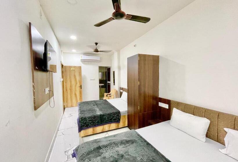 酒店 Sv Palace ! Ujjain ! होटल एसवी पैलेस ஹோட்டல் Sv பேலஸ் హోటల్ Sv ప్యాలెస్ Fully Air Conditioned