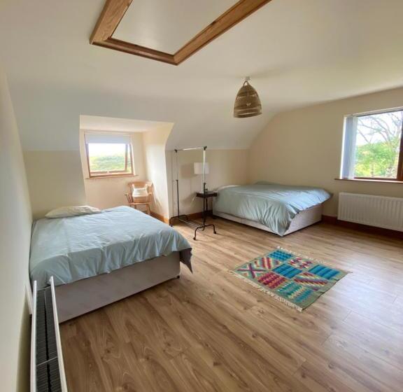 مبيت وإفطار Winki Waves   Surf Lodge And School