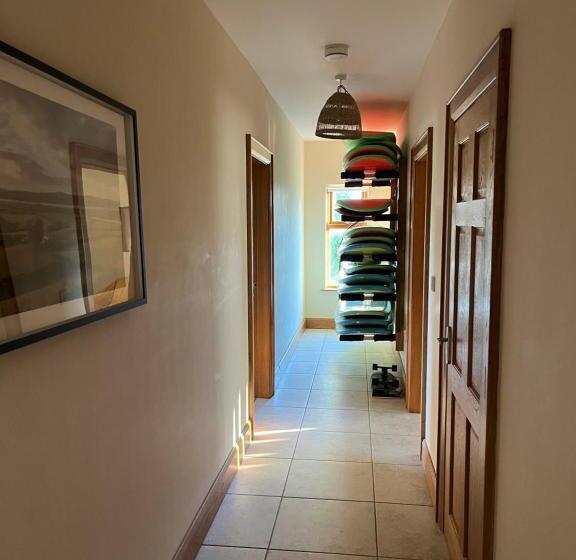 مبيت وإفطار Winki Waves   Surf Lodge And School