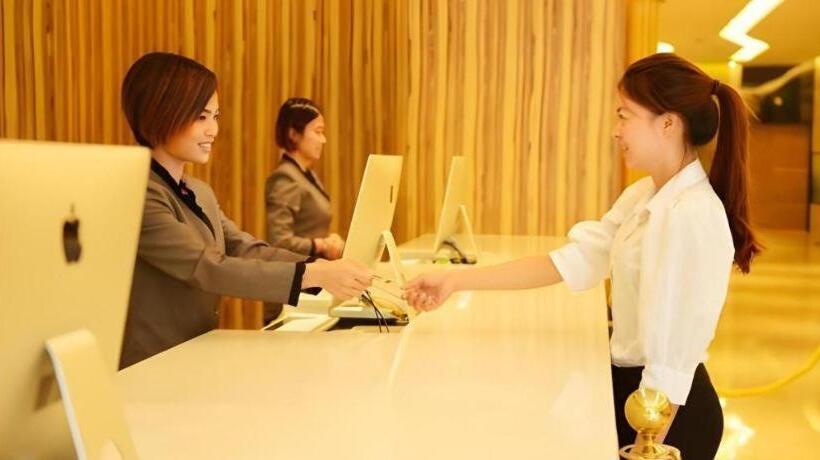 Echeng Hotel Qinzhou Bay Plaza East High Speed Railway Station