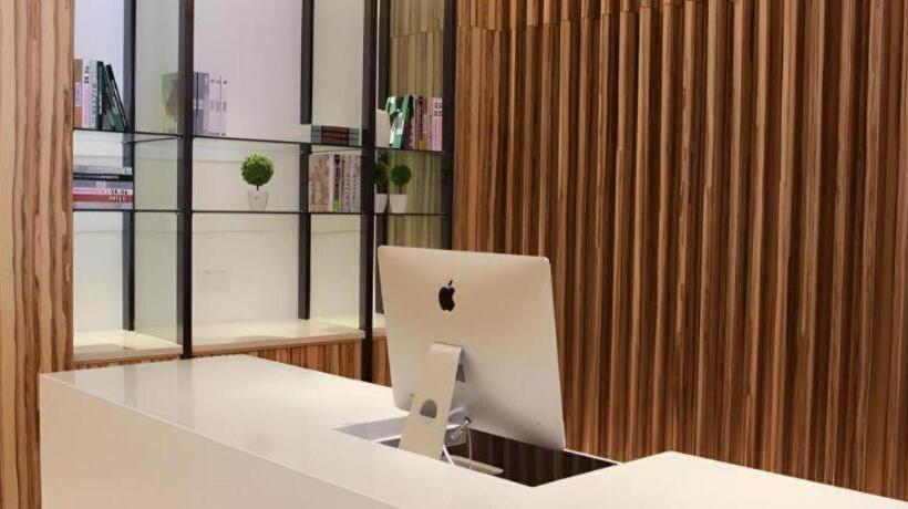 Echeng Hotel Qinzhou Bay Plaza East High Speed Railway Station