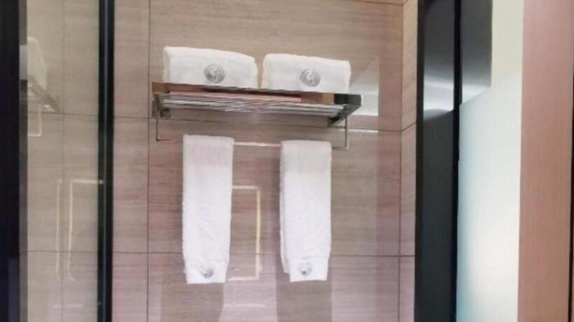 Gya Hotel Jurong England International