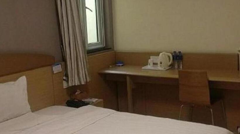 هتل 7 Days Inn Chongqing Nanping Wanda Plaza Exhibition Center