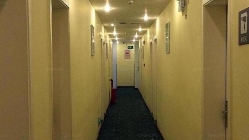 בית מלון כפרי 7 Days Inn Guiyang Gaicha Avenue Guizhou Institute Of Technology