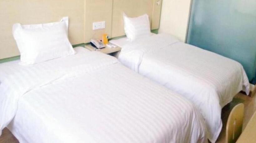 בית מלון כפרי 7 Days Inn Guiyang Gaicha Avenue Guizhou Institute Of Technology