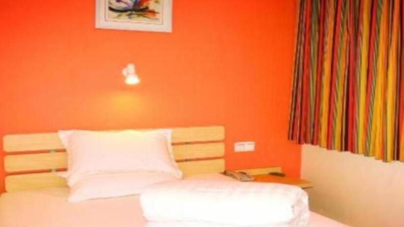 בית מלון כפרי 7 Days Inn Guiyang Gaicha Avenue Guizhou Institute Of Technology