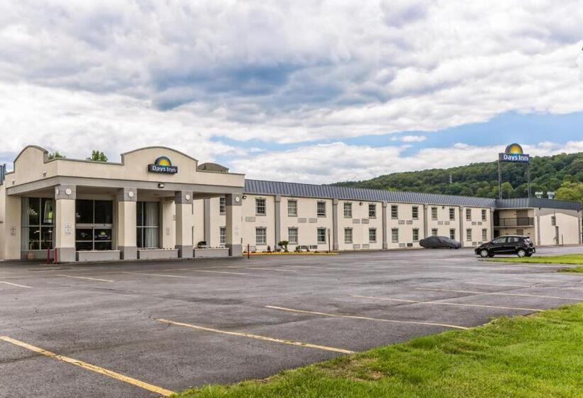 호텔 Days Inn I81 King Room