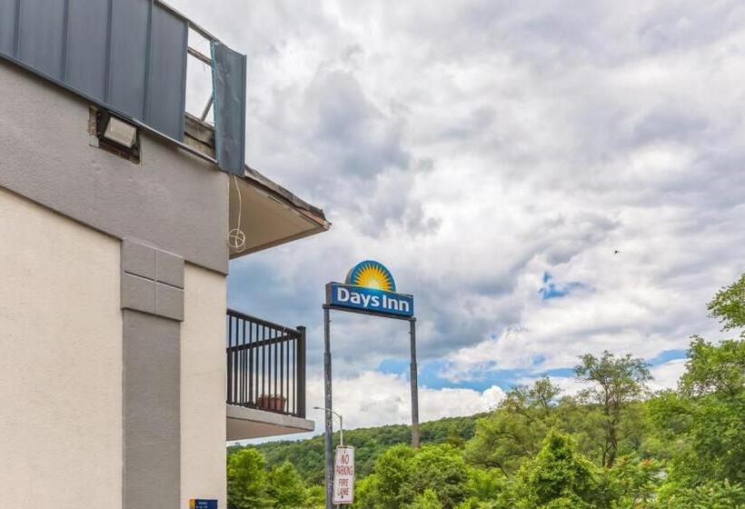 호텔 Days Inn I81 King Room