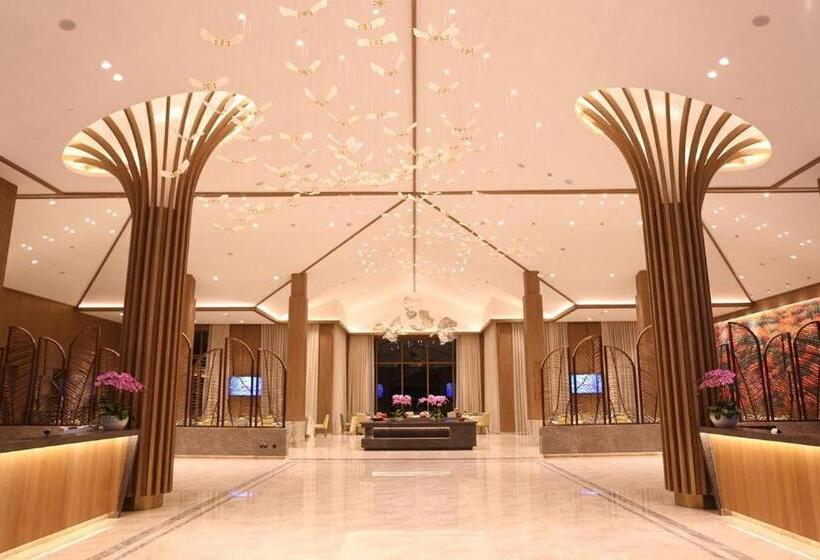 فندق Emerald Bay