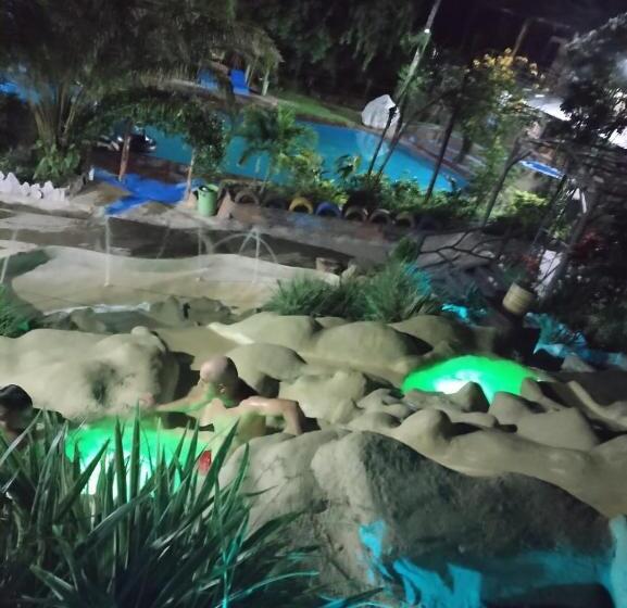 בית מלון כפרי Giraloa