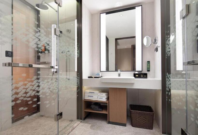 Отель Hampton By Hilton Shenzhen Longgang Yonghu