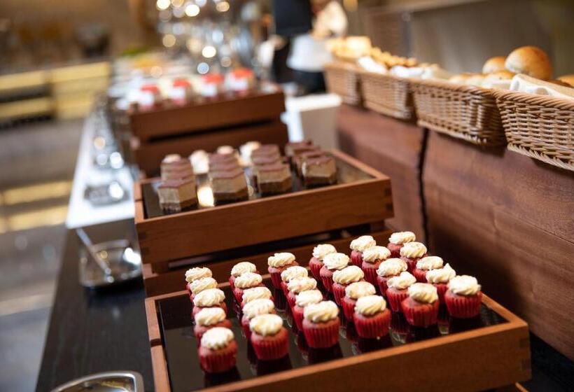 Отель Hampton By Hilton Shenzhen Longgang Yonghu