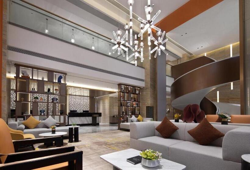 Отель Hampton By Hilton Shenzhen Longgang Yonghu