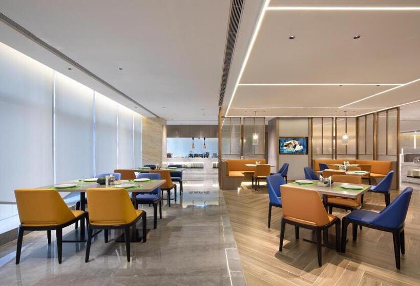 Отель Hampton By Hilton Shenzhen Longgang Yonghu