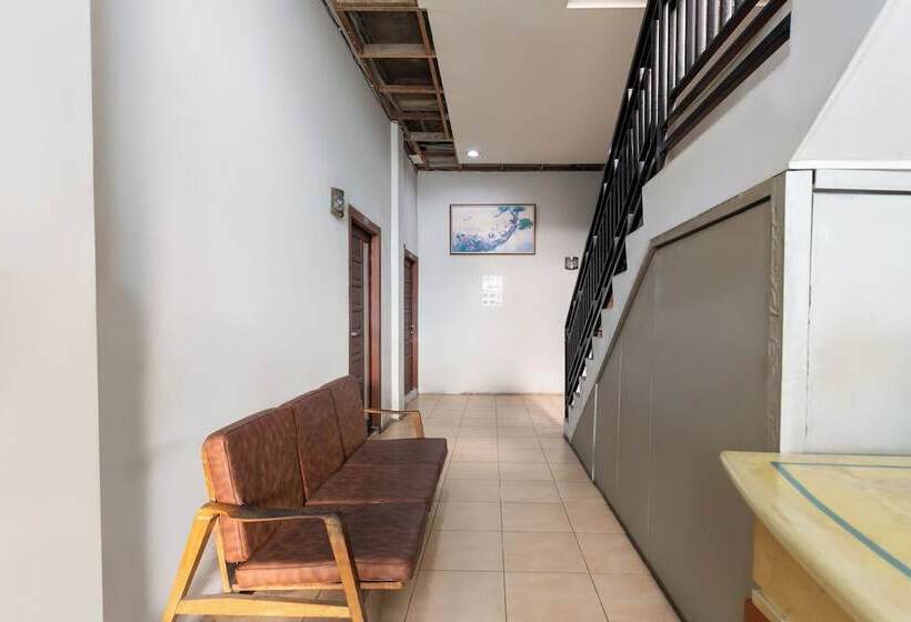 בית מלון כפרי Oyo 3762 Wisma Focus