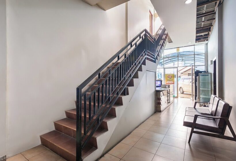 בית מלון כפרי Oyo 3762 Wisma Focus