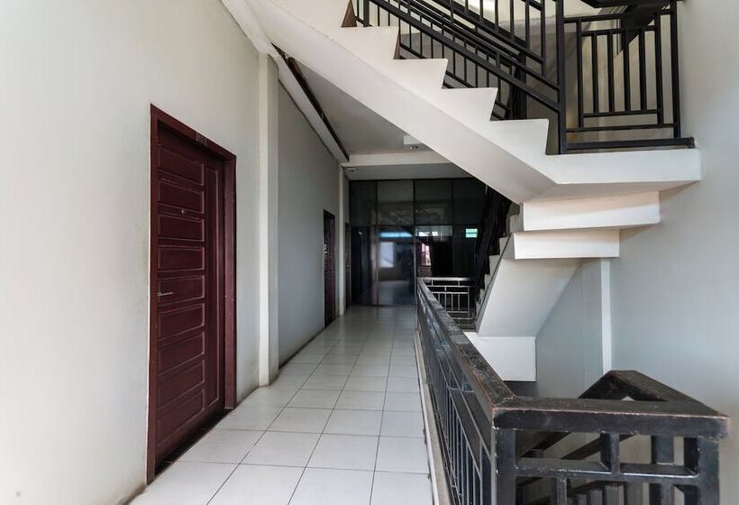 בית מלון כפרי Oyo 3762 Wisma Focus